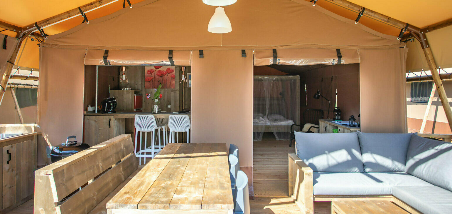 Veranda_vooraanzicht_overview_lodge